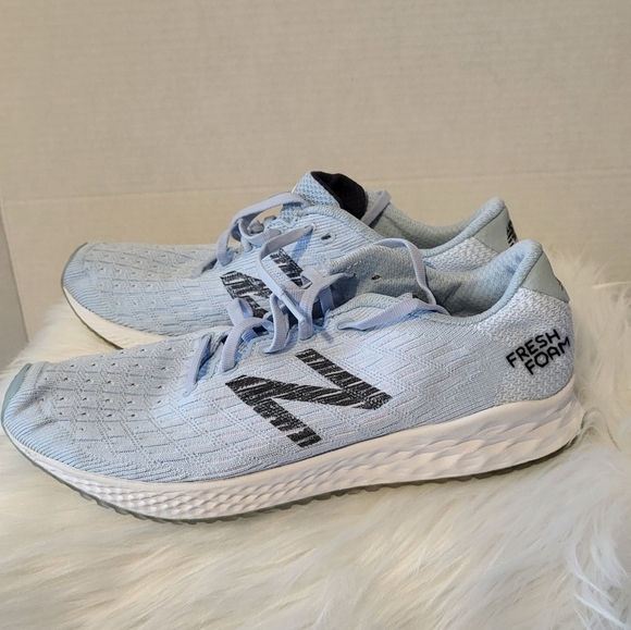 New Balance Women's Light Blue Running Shoes, Size 10 - Picture 4 of 7